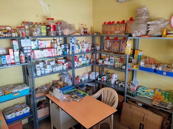 Dhatchan sai naattu marunthu shop - 2