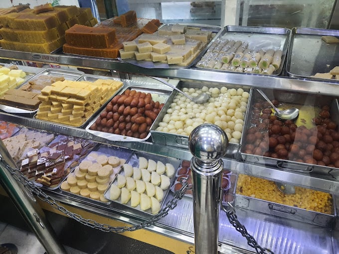 Nellai Sri Kannan Sweets & Bakers - 5