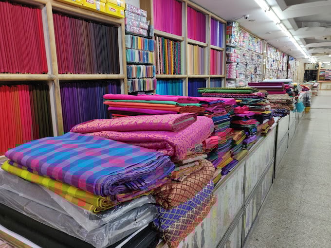 Uthaiyam Cloth Centre - 4