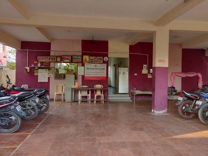 The Executive Grande PG for Men Unit 2 - 5