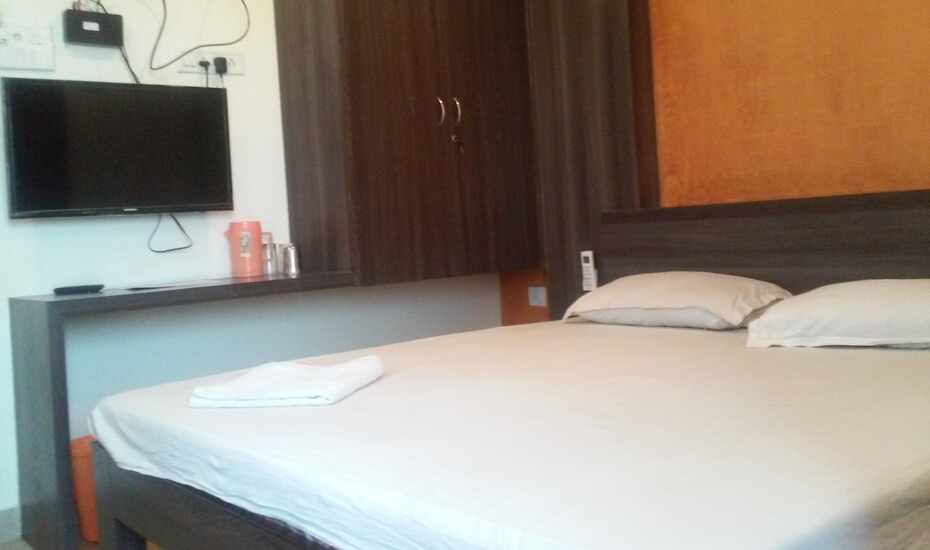 OYO Sornam International Stringer St Near Albert Theatres - 3