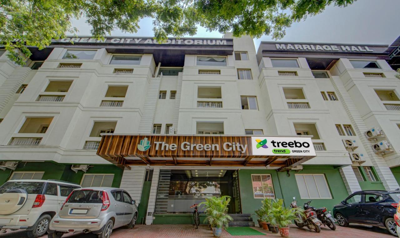 FabHotel The Green City