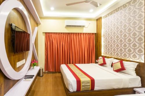 Lavish Inn Hotel and Suites - 2