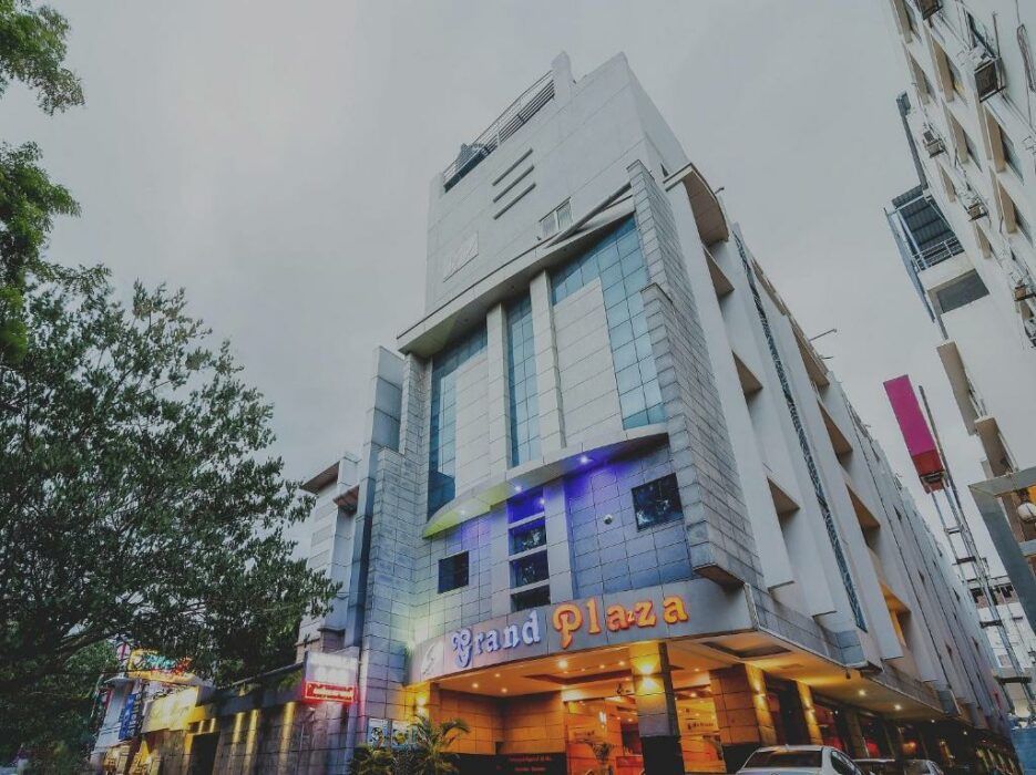 Super OYO Capital O Hotel Grand Plaza