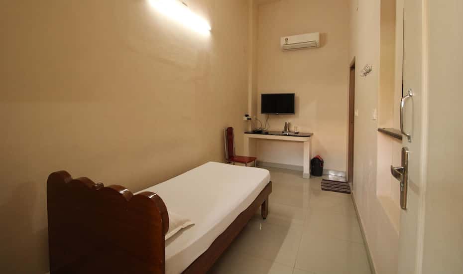 SIBI LODGE (Geetha Hotels) - 3