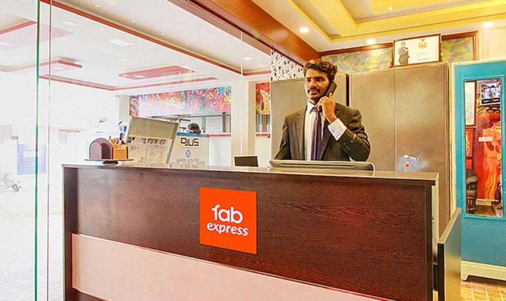 OYO Hotel Apple Grand - 2