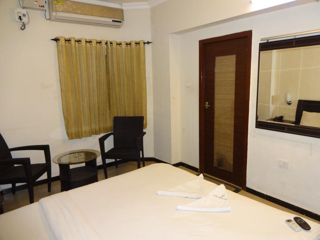 Hotel Vishnu Priya - 4
