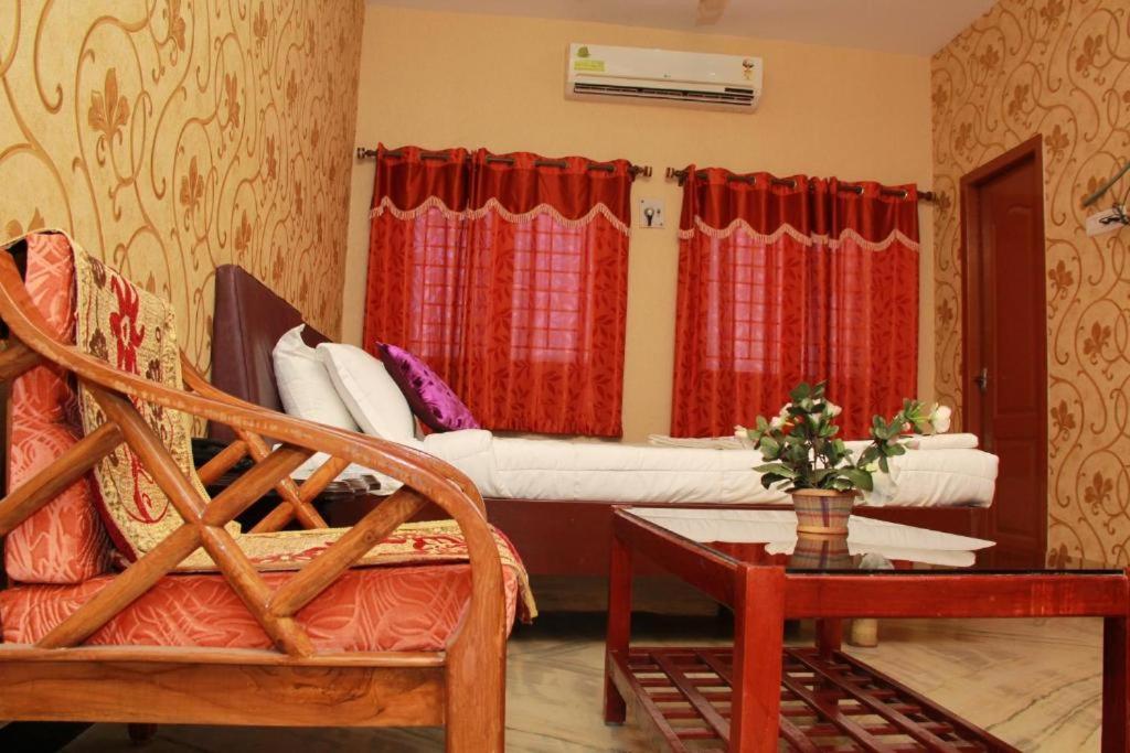 Hotel Vaani Villa - 3