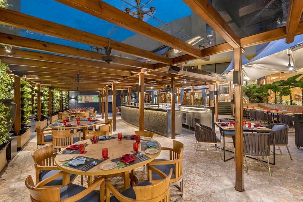 Radisson Hotel Salem - 2