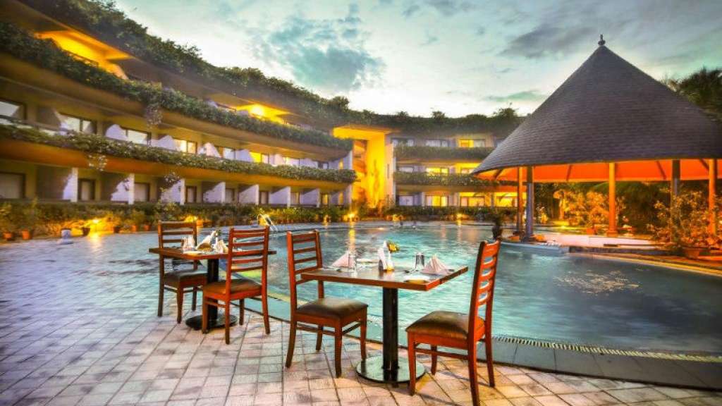 UDAY SUITES - THE GARDEN HOTEL - 3