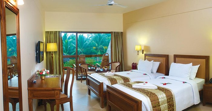 UDAY SUITES - THE GARDEN HOTEL - 4