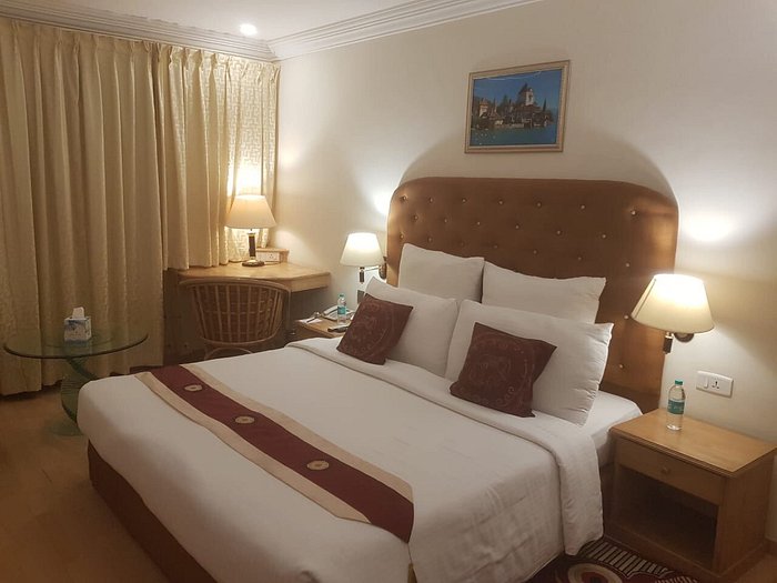 Hotel SAJ LUCIYA - 4