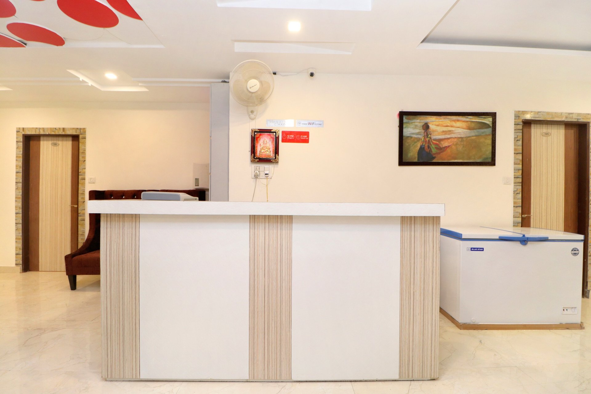 Super OYO Flagship Hotel Tyche Stays - 2