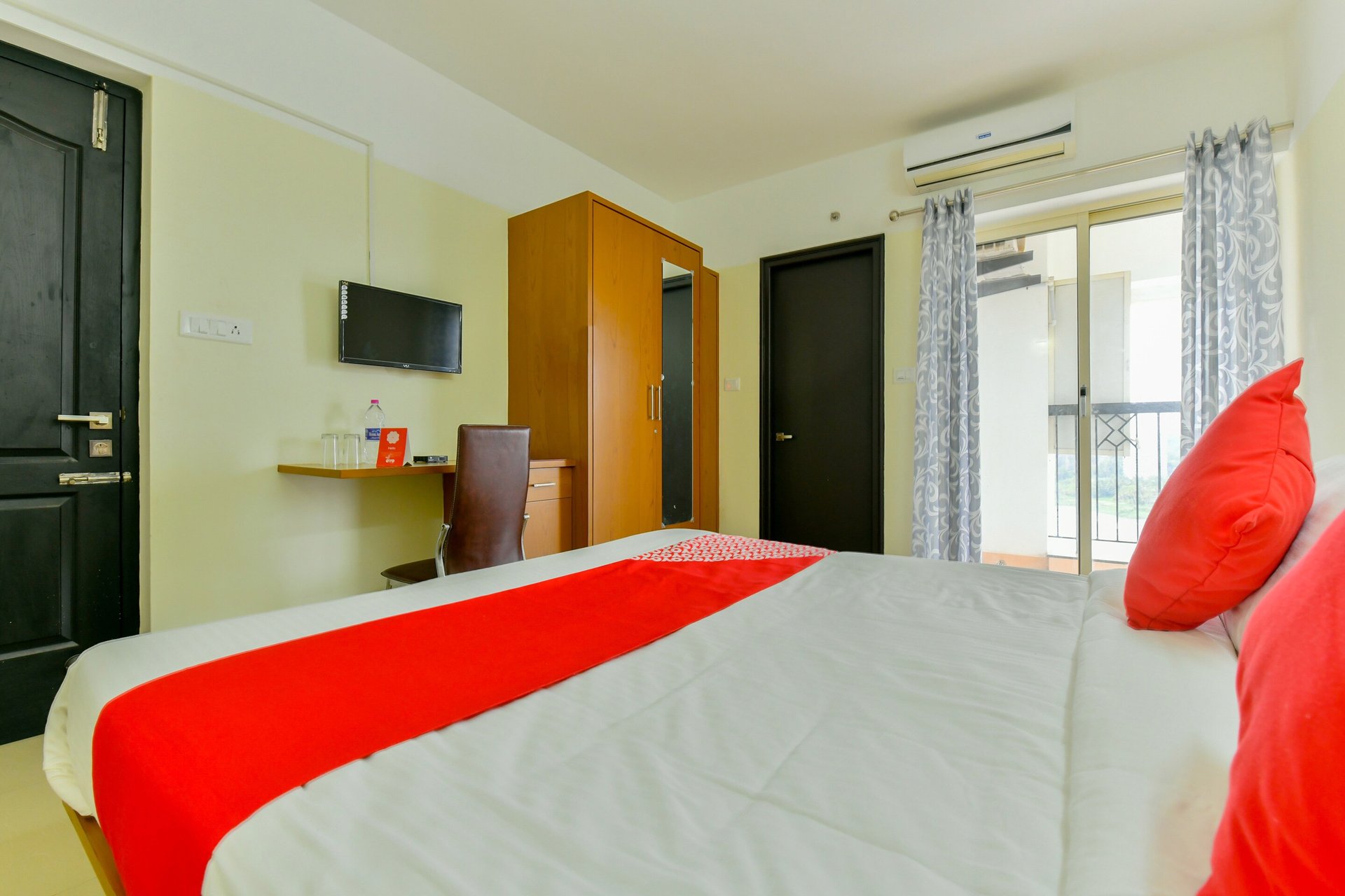 Super OYO Flagship Hotel Tyche Stays - 4