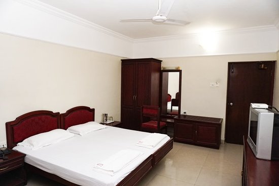 Keerthi Hotel & Tourist Home - 4