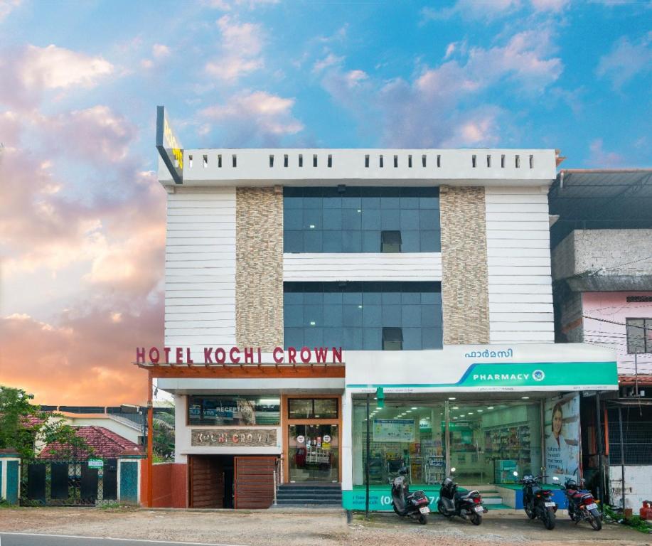 Hotel Kochi Crown
