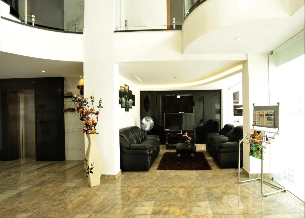 Hotel Crown Suites - 2