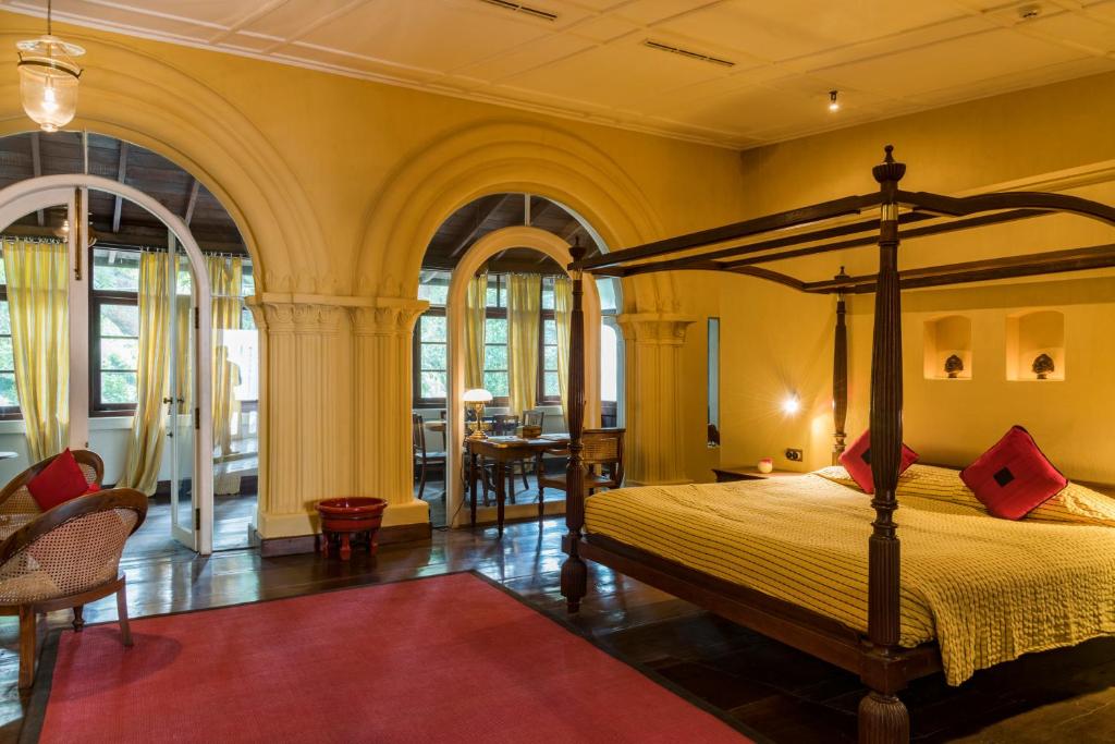 Old Harbour Hotel - 4