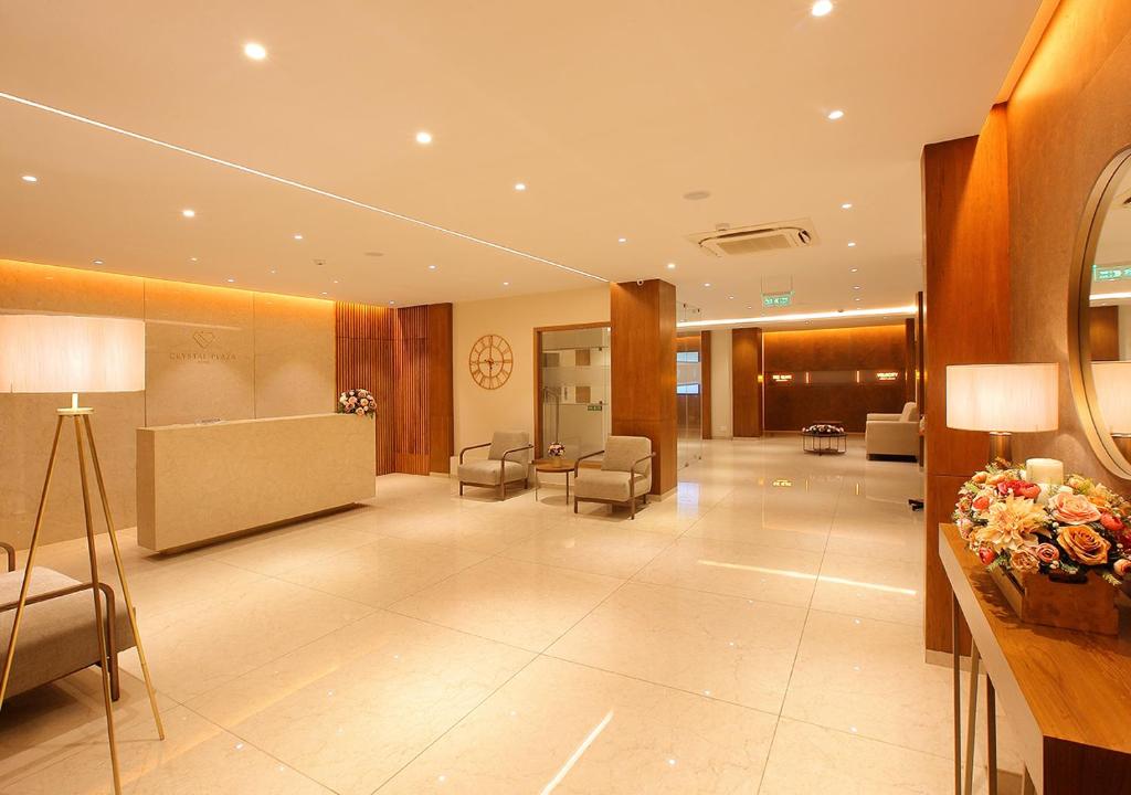 Hotel Crystal Plaza - 2