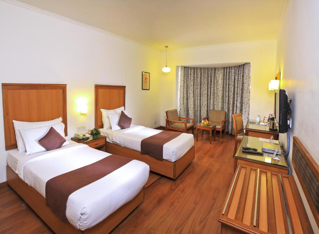 Abad Plaza Hotel, MG Road, Cochin - 4