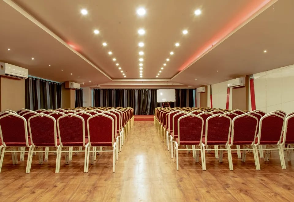 Emarald Hotel and Banquet hall Calicut - 3