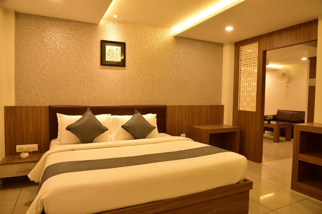 WHITE SUITE HOTEL - 4