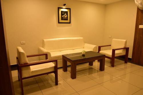 WHITE SUITE HOTEL - 3