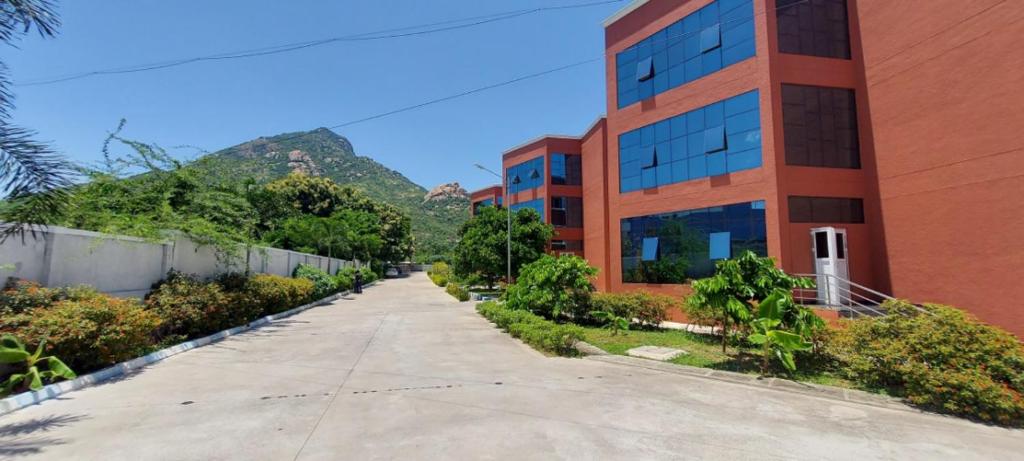 SIVA SAKTHI HOTEL NEAR ARUNACHALA TEMPLE - 2