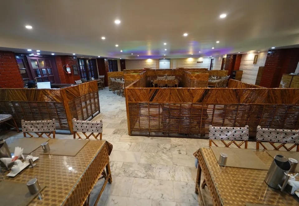 Hotel Palmyra Grand Inn - 2