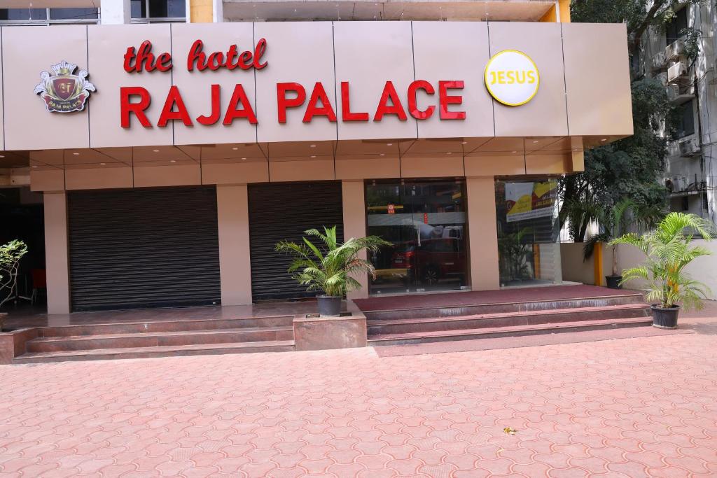 THE HOTEL RAJA PALACE