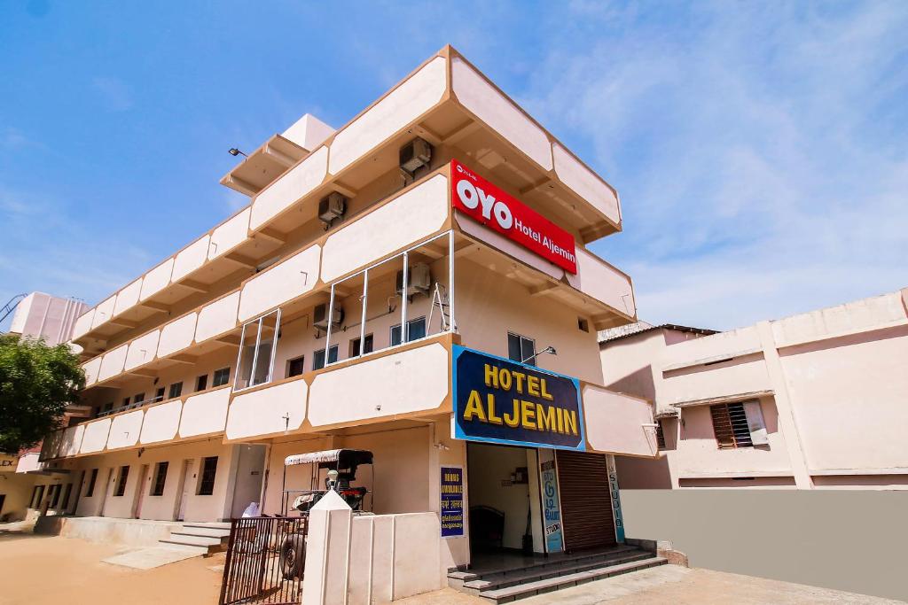 Super OYO Flagship Hotel Aljemin