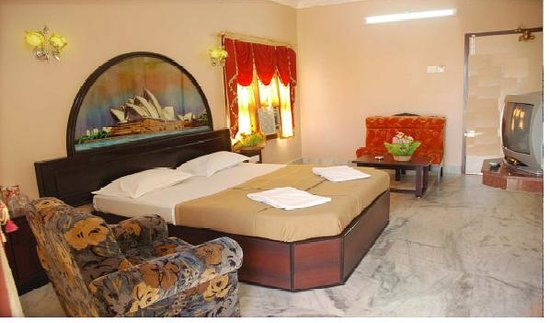 Manickam Tourist Home - 4