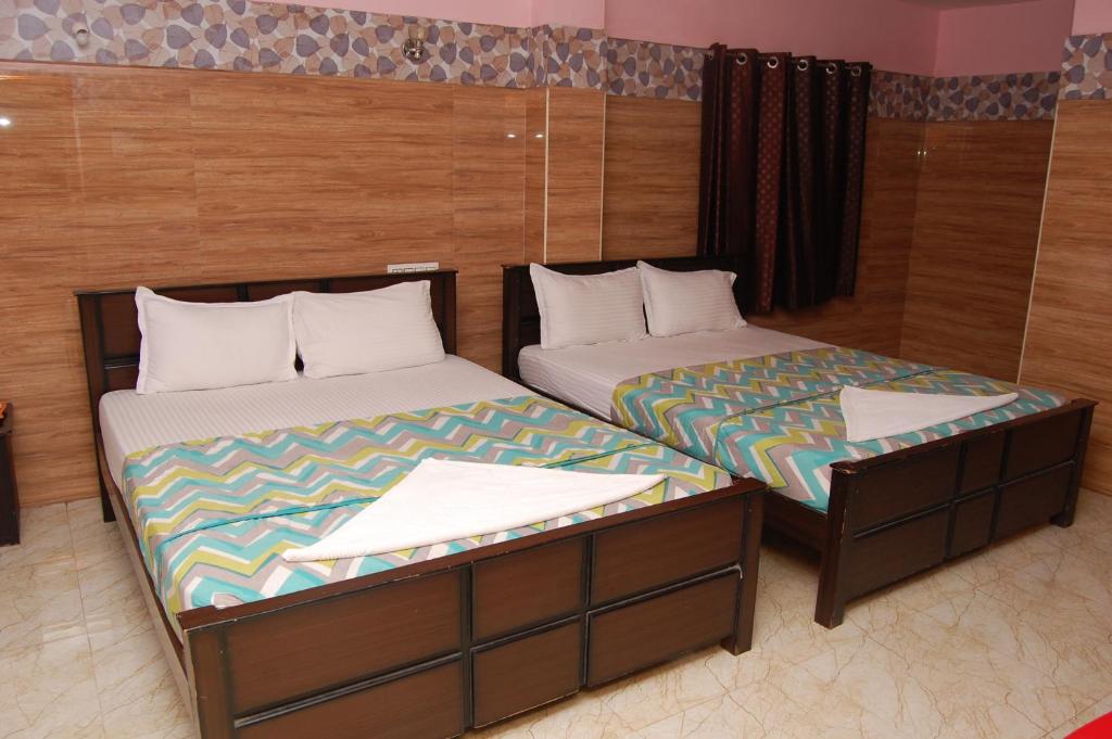 Hotel Adhi Residency - 4
