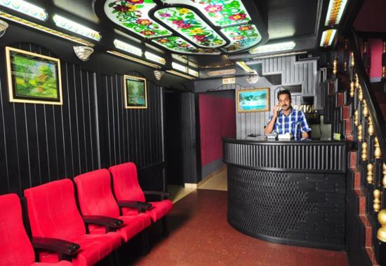 Hotel City Palace - 2