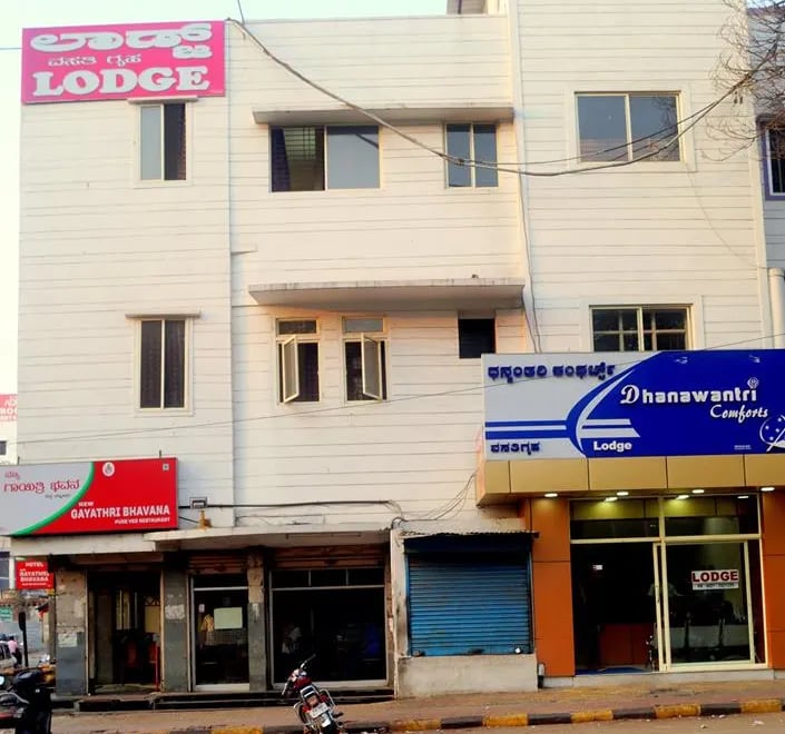 Dhanawantri Comforts Hotel