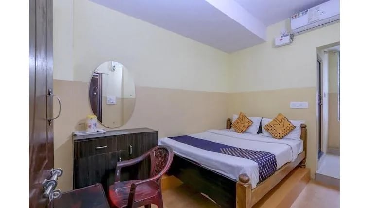 Hotel Dewan's Residency - 4