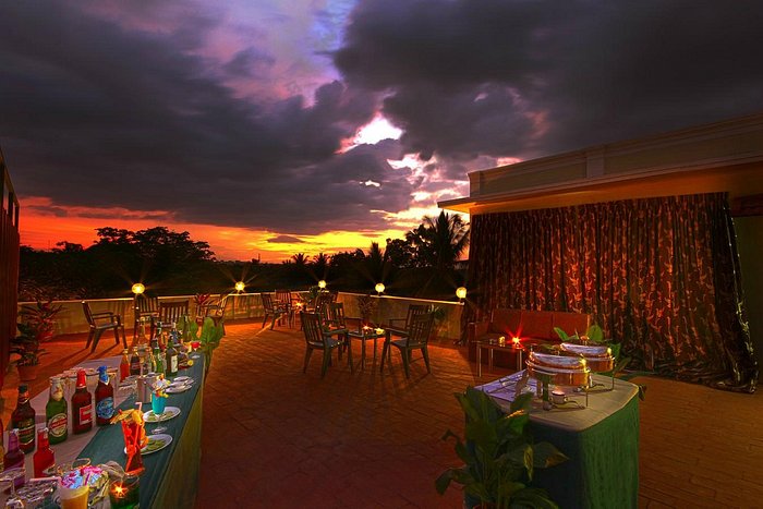 Kumar's The White House - 3