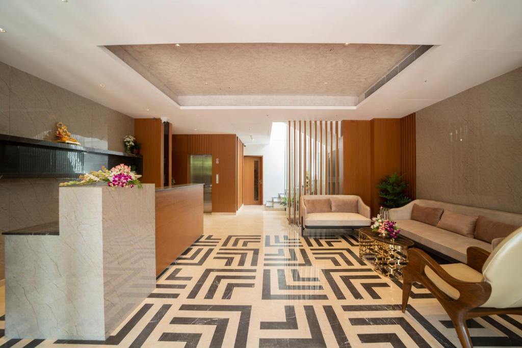 The President Hotel, Kumarapark - 2