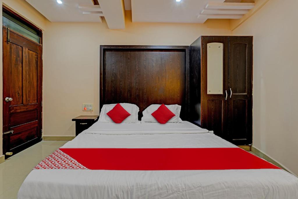 OYO Flagship BNS Lodge - 4