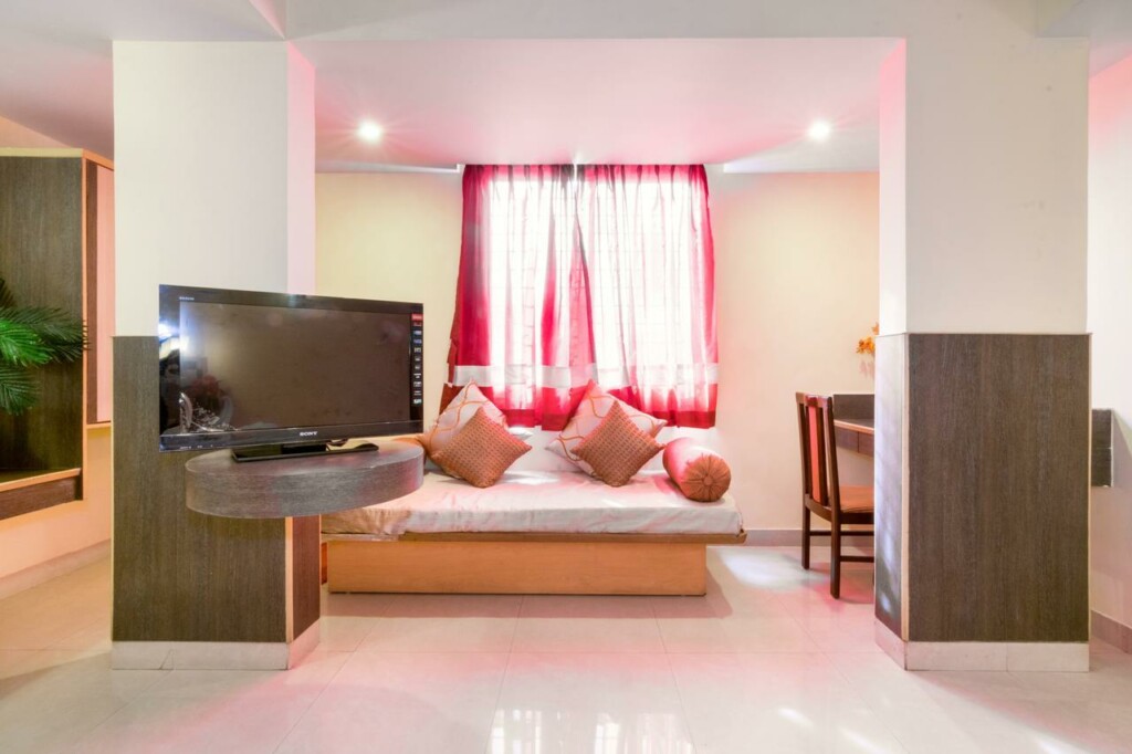 Octave Plaza Hotel - 4