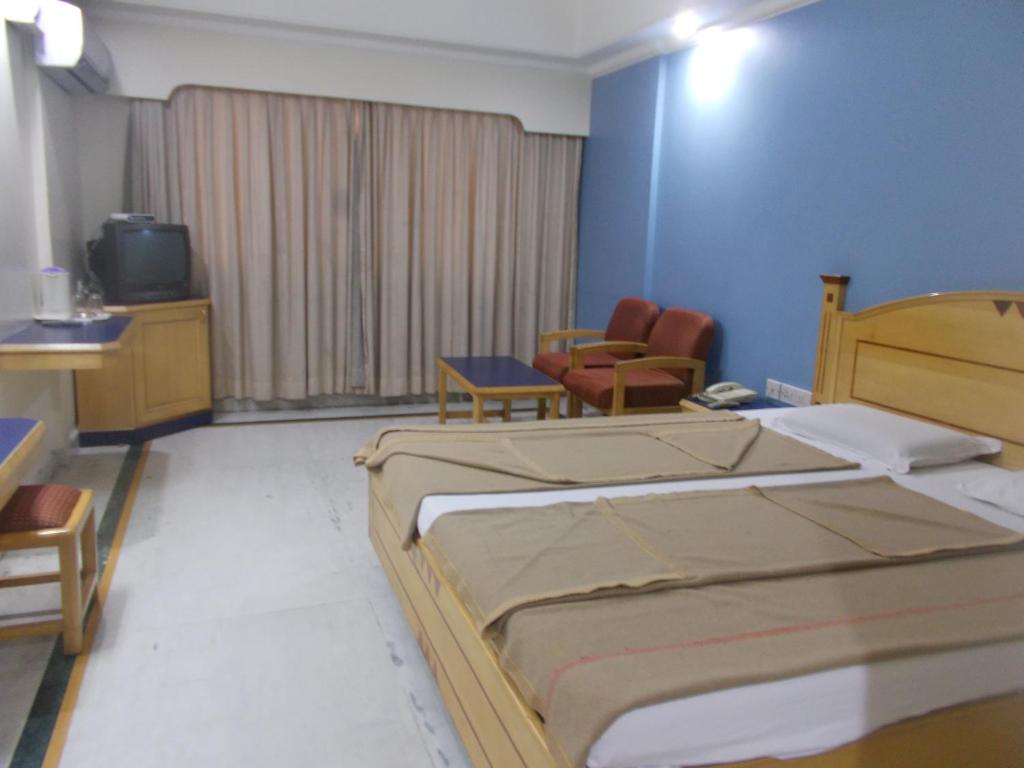 New Modern Hotel - 3