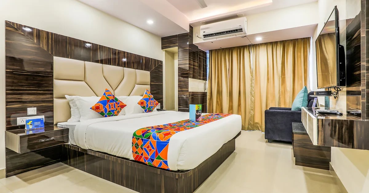 FabHotel Crown Suites - 4