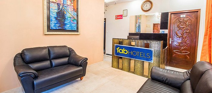 FabHotel Crown Suites - 2