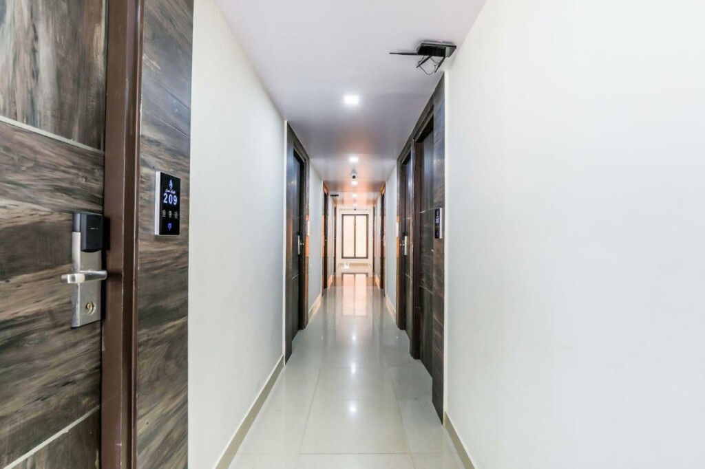 FabHotel Crown Heights - 2