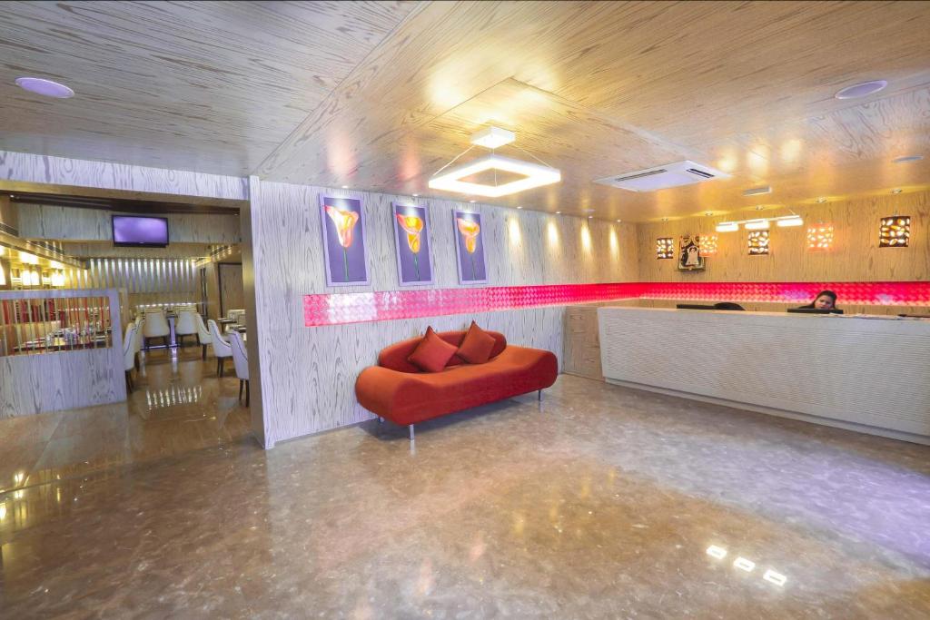 R D Suites A Business Hotel - 2