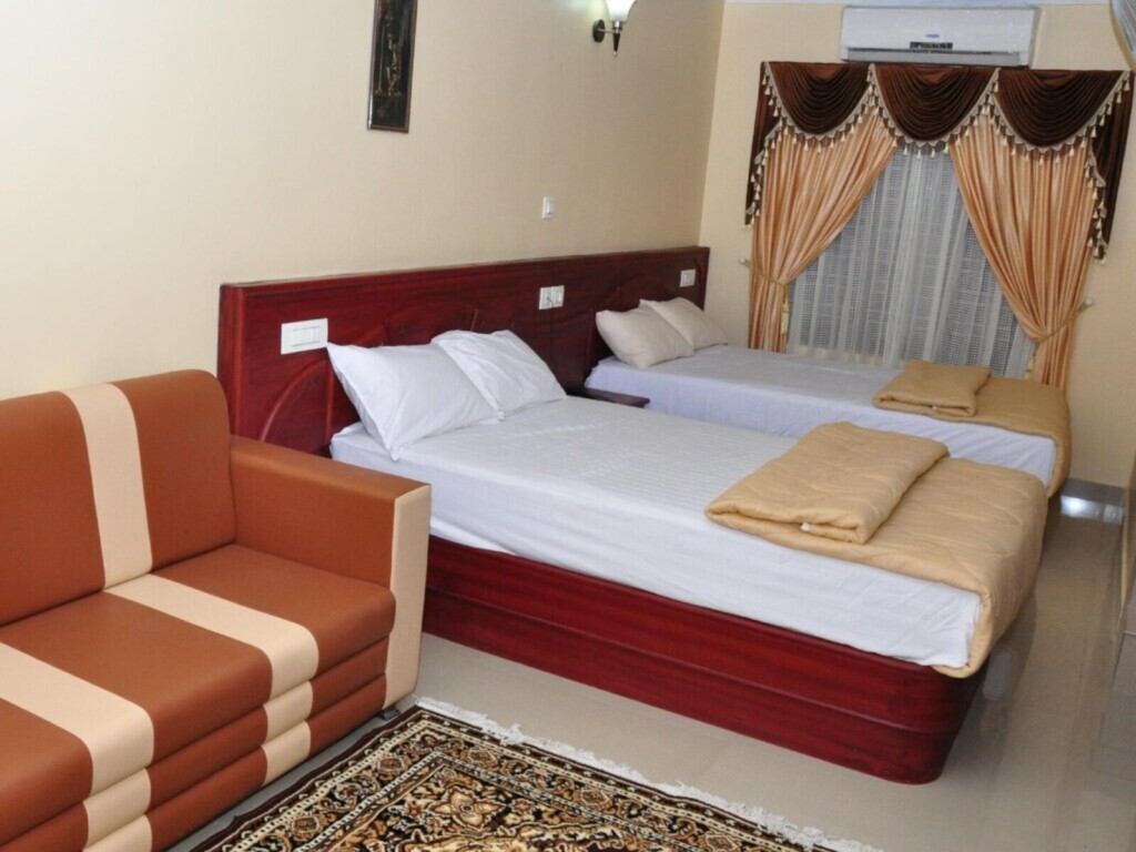 Hill Blooms Residency - 4