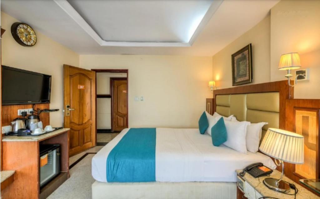 Golden Metro Hotel - 5