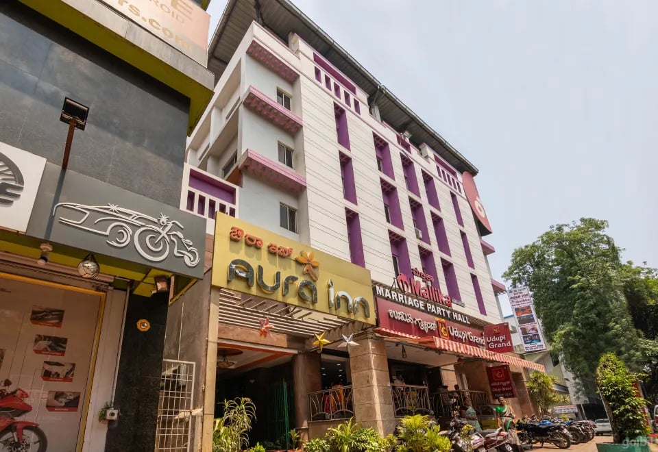 OYO 4439 Aura Inn