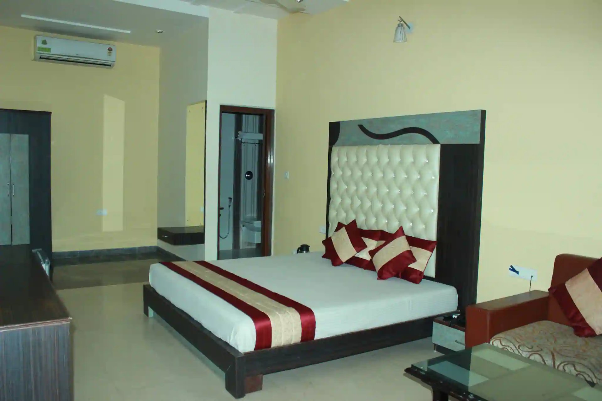 Hotel Vande Matharam - 4