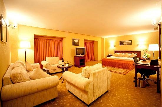 MGM MARK WHITEFIELD - 4